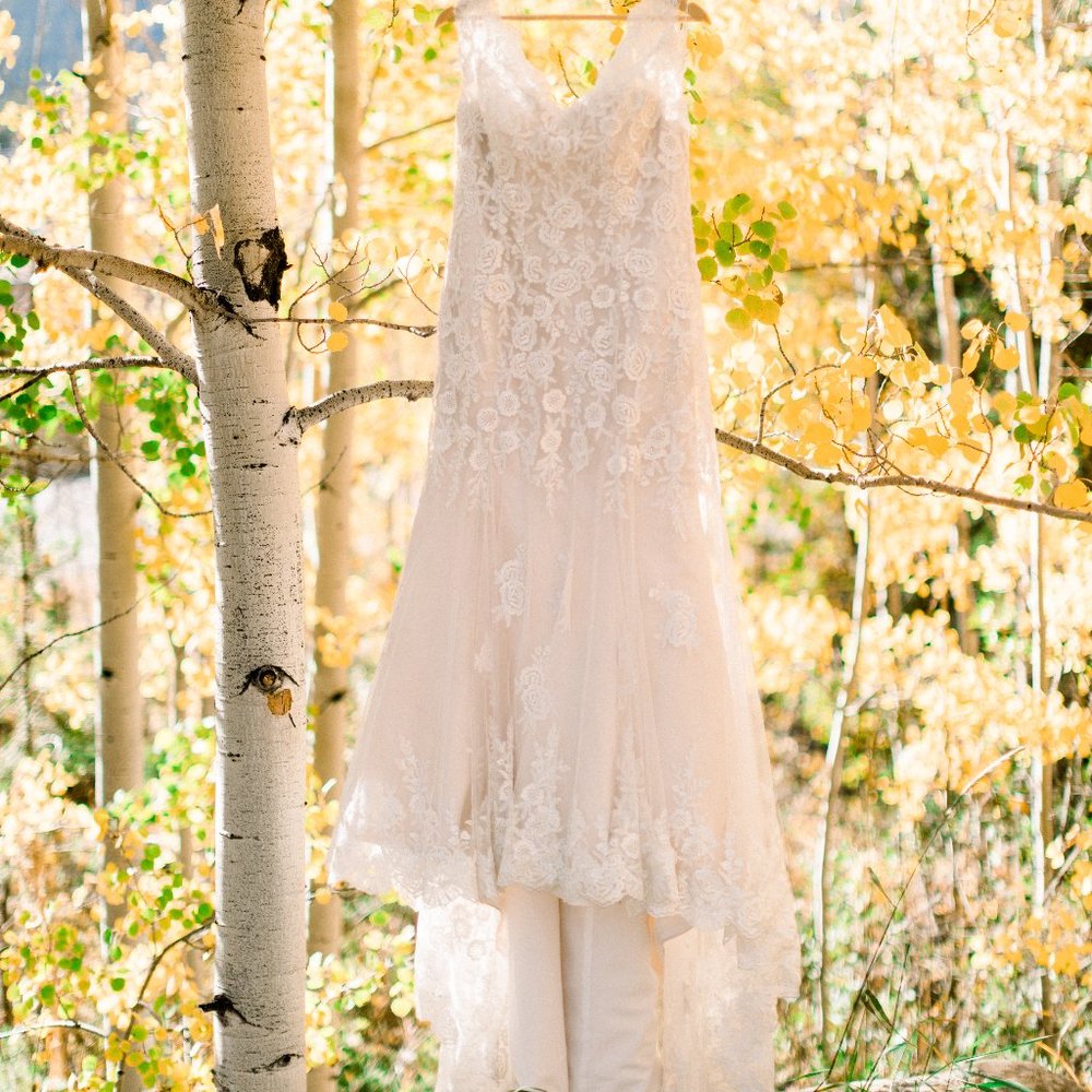 Pre-owned wedding dress